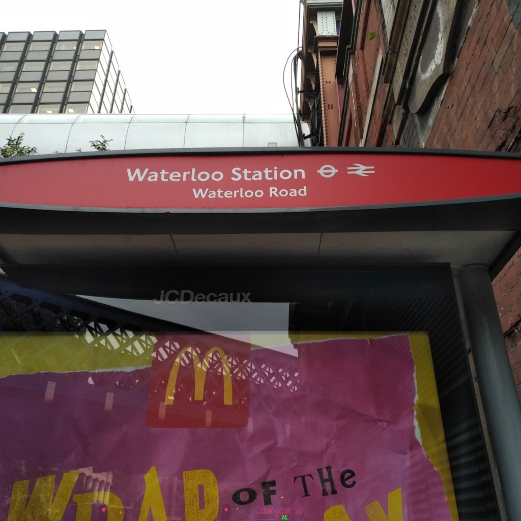 Bus stop Waterloo Station, Waterloo Road