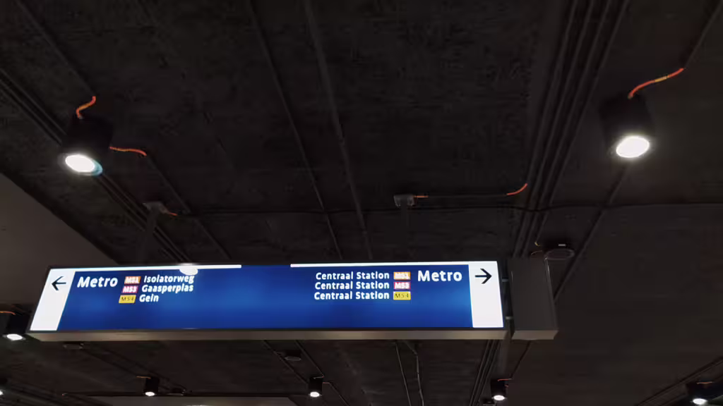 Digital signage with metro lines destinations: M51 Isolatorweg (left), M51 Centraal (right) Station, M53 Gaasperplas (left), M53 Centraal Station (right) , M54 Gein, M54 Centraal Station (right)